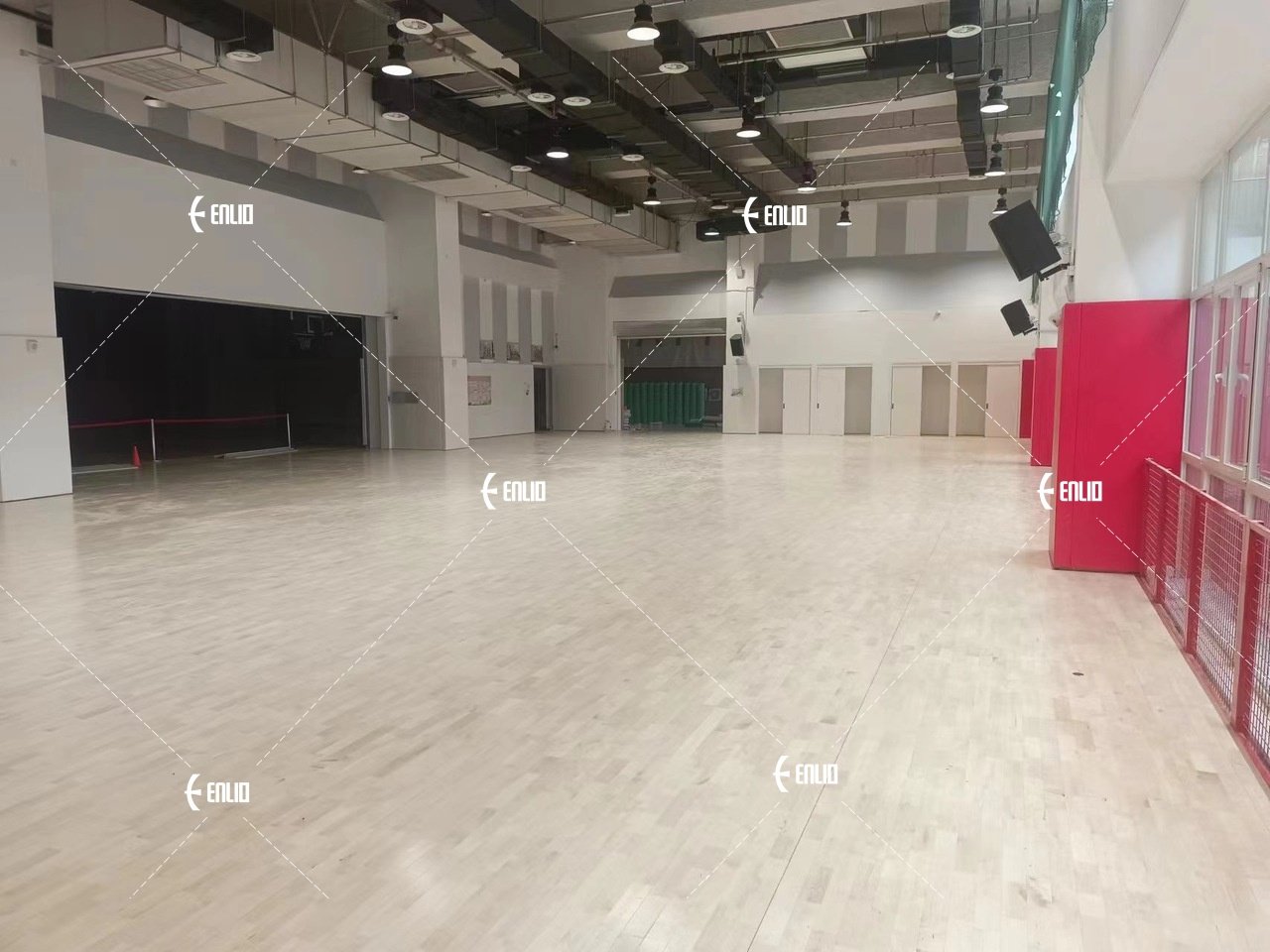 Assembled sports wood flooring system for indoor courts by ENLIO USA